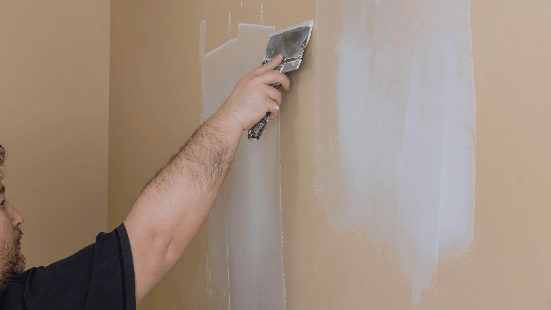 Spachteln auf alter Farbe: So gelingt es sicher