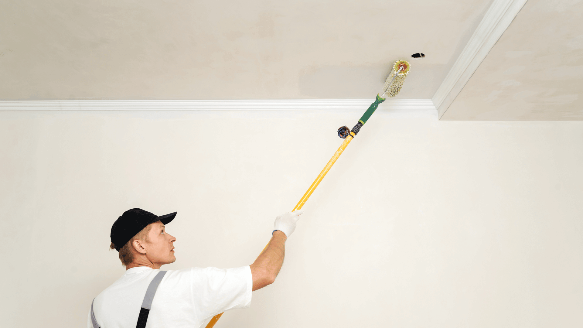 Streifenfreier Deckenanstrich: So gelingt das perfekte Ergebnis