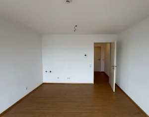 Leeres Zimmer nach der Renovierung