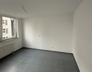 Zimmer nach dem Streichen der Wände